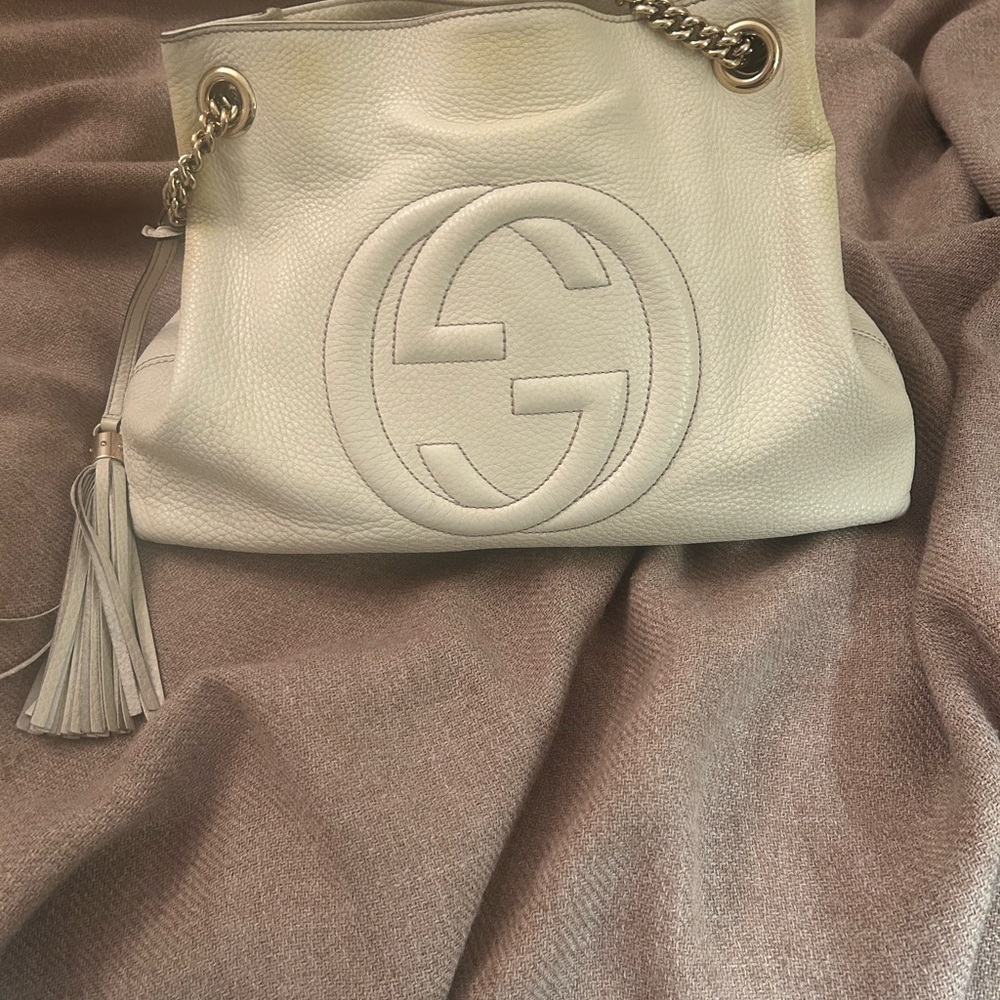 Gucci Soho Leather GG Logo Bag with Gold-Tone Chain Straps - Picture 3 of 16